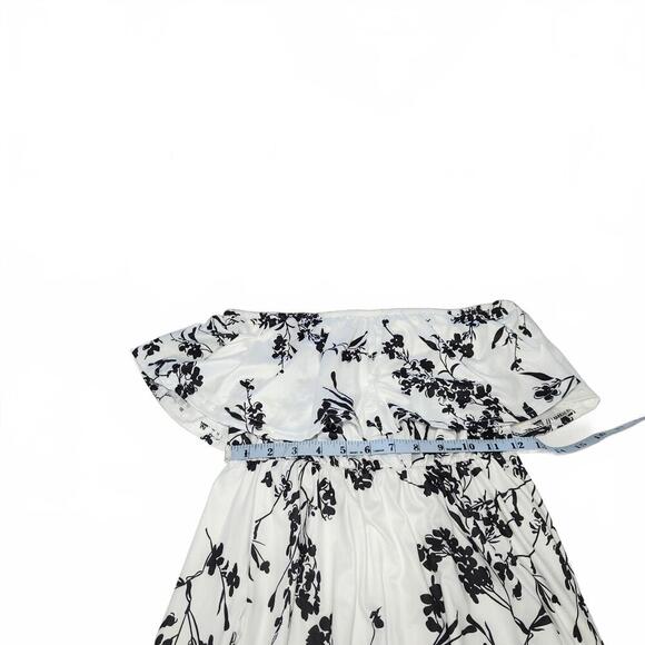 Elegant Off-Shoulder Floral Maxi Dress - Picture 4 of 9